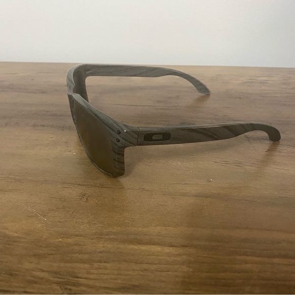 Oakley Holbrook sunglasses. L - Picture 3 of 5